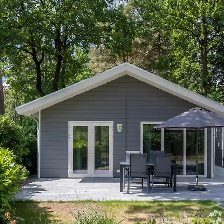 With A Wooded Location On The Veluwe Hébergement de vacances