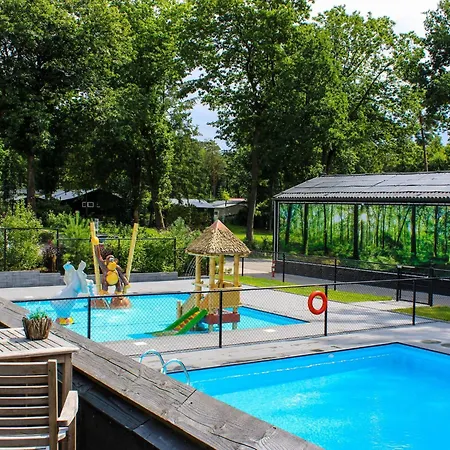 With A Wooded Location On The Veluwe Hébergement de vacances